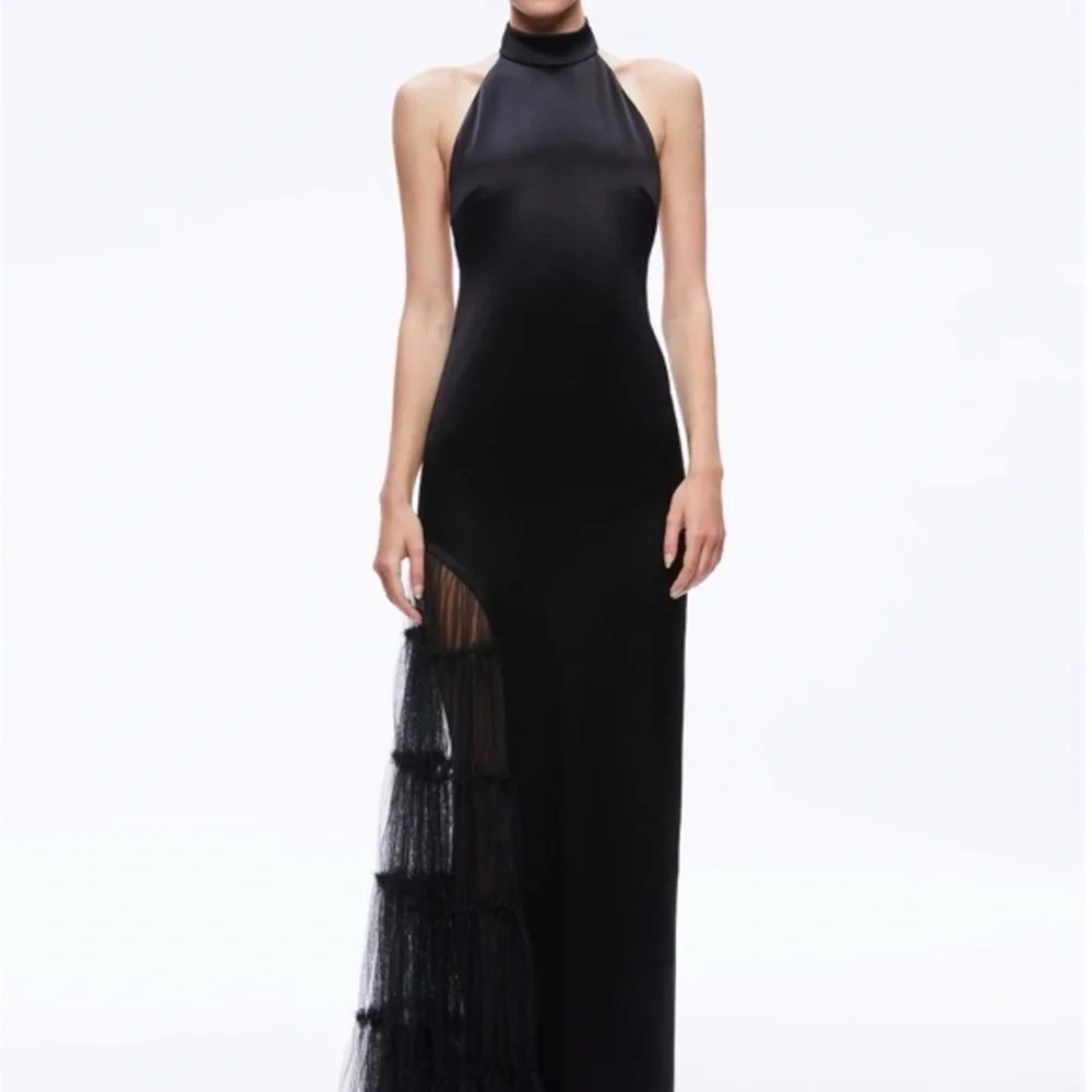 Elegant Black Halter Dress - Picture 3 of 5